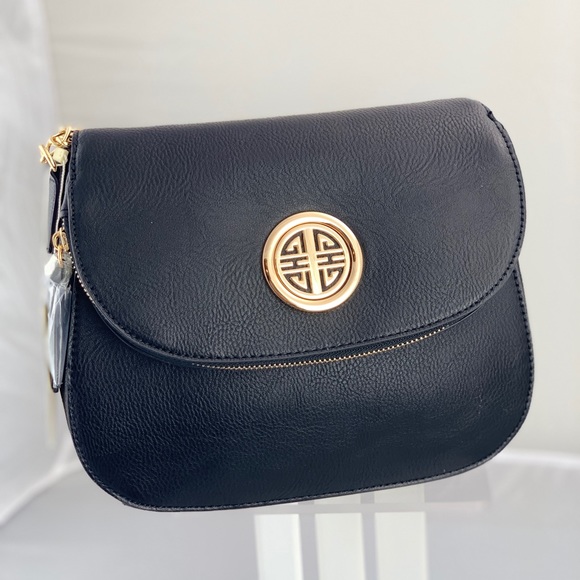 Faux Leather Classic  Black Crossbody Purse - Picture 3 of 8